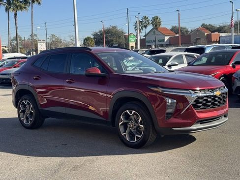 Used 2025 Chevrolet Trax LT w/ LT Convenience Package image 6