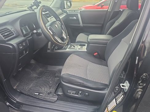 Used 2014 Toyota 4Runner SR5 image 11