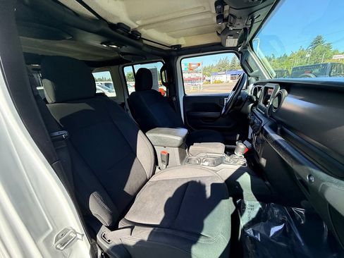 Used 2018 Jeep Wrangler Unlimited Sport w/ Technology Group AWD/4WD image 27