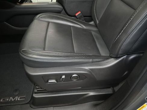 Used 2025 GMC Yukon XL Denali AWD/4WD image 11