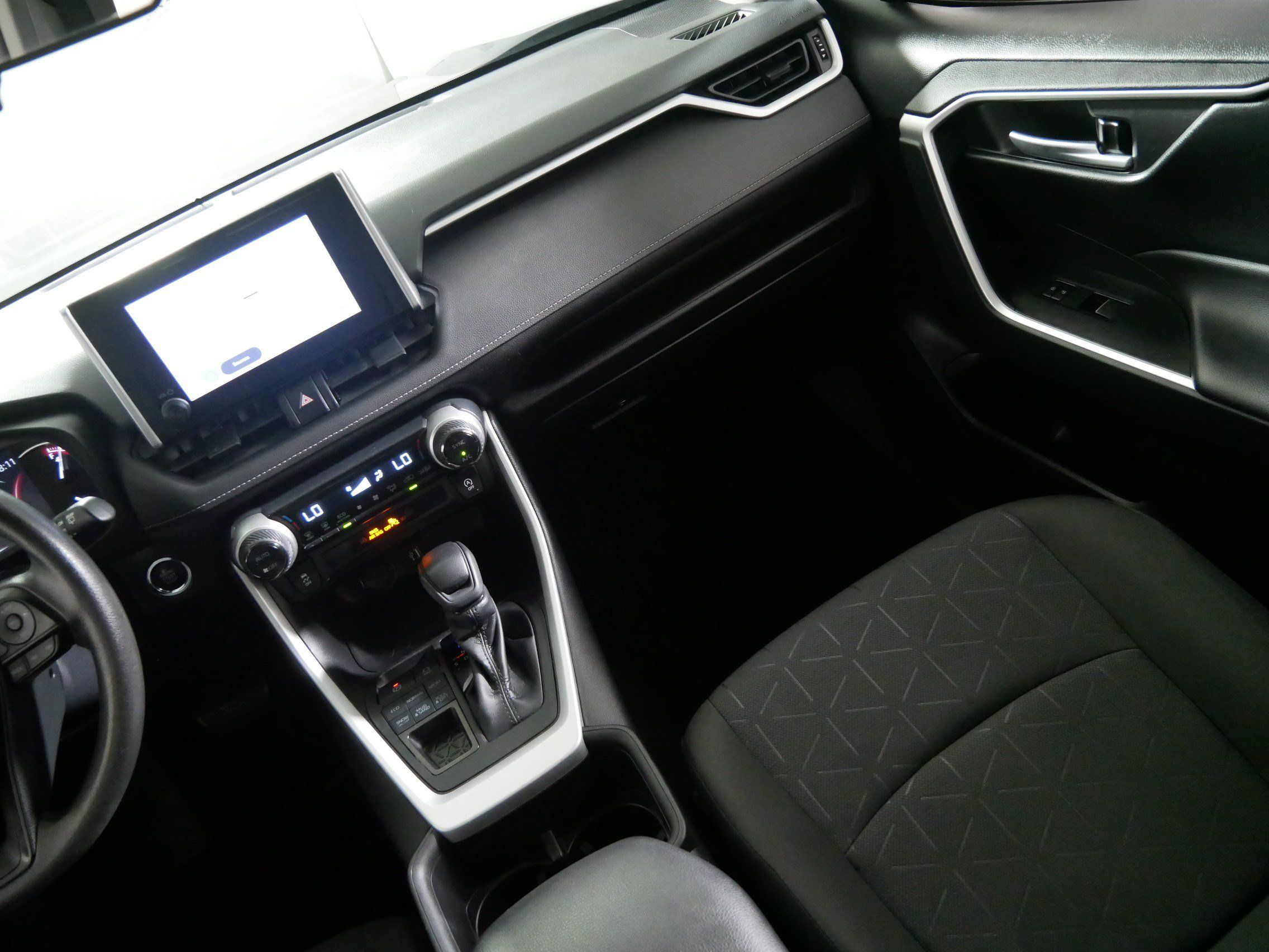Used 2023 Toyota RAV4 XLE AWD/4WD image 11