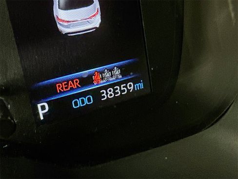 Used 2022 Toyota Corolla LE image 32