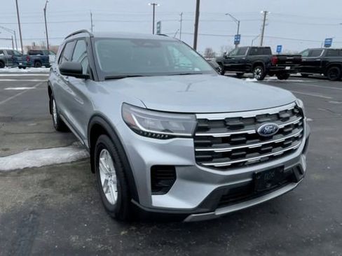 Used 2025 Ford Explorer Active image 4
