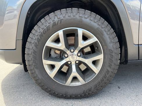 Certified 2020 Jeep Cherokee Limited AWD/4WD image 28