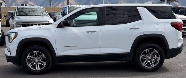 Used 2025 GMC Terrain Elevation AWD/4WD image 3