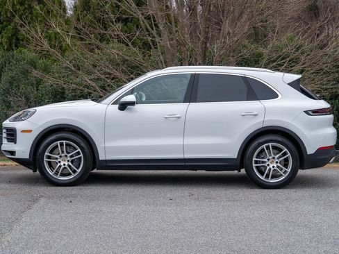 Certified 2024 Porsche Cayenne image 2