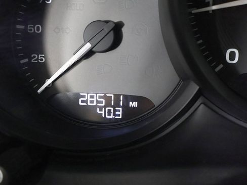 Used 2022 Porsche Macan image 40