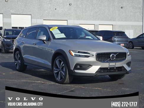 Certified 2025 Volvo V60 B5 Cross Country Plus image 2