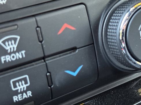 Used 2024 Dodge Durango SXT image 29