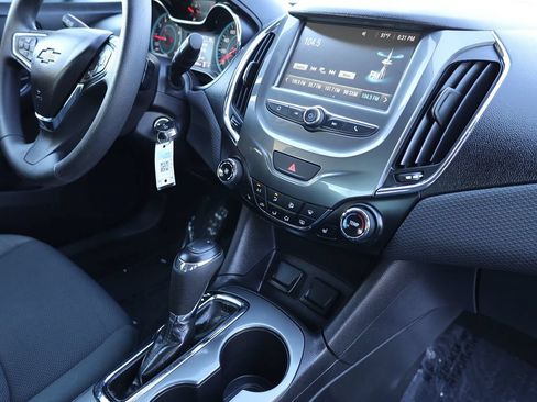 Used 2018 Chevrolet Cruze LT w/ LT Fleet Convenience Package FWD image 17