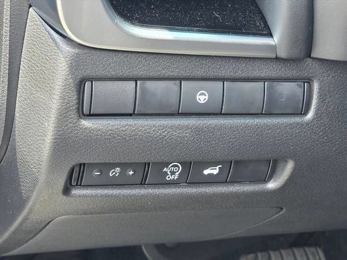 Used 2026 Nissan Rogue SV AWD/4WD image 8
