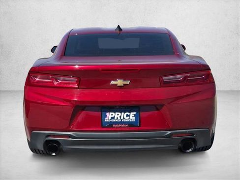Used 2017 Chevrolet Camaro LT w/ Technology Package RWD image 5