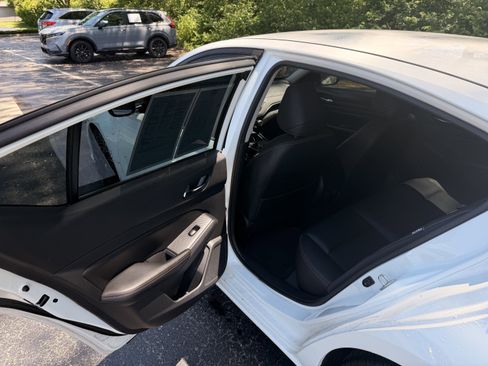Used 2020 Nissan Altima 2.5 SR FWD image 11