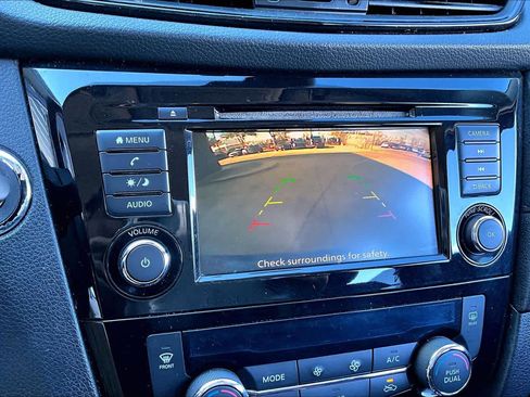 Used 2019 Nissan Rogue SV image 25