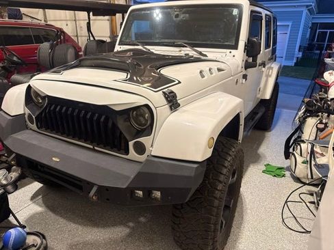 Used 2017 Jeep Wrangler Unlimited Sahara w/ Connectivity Group AWD/4WD image 1