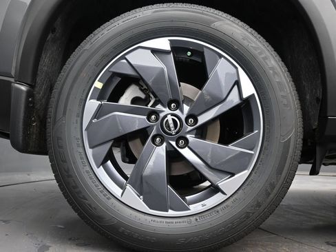Certified 2026 Nissan Rogue SV FWD image 12