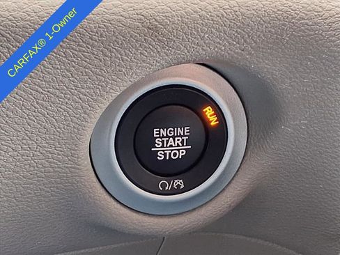 Used 2024 Chrysler Pacifica Touring-L image 29