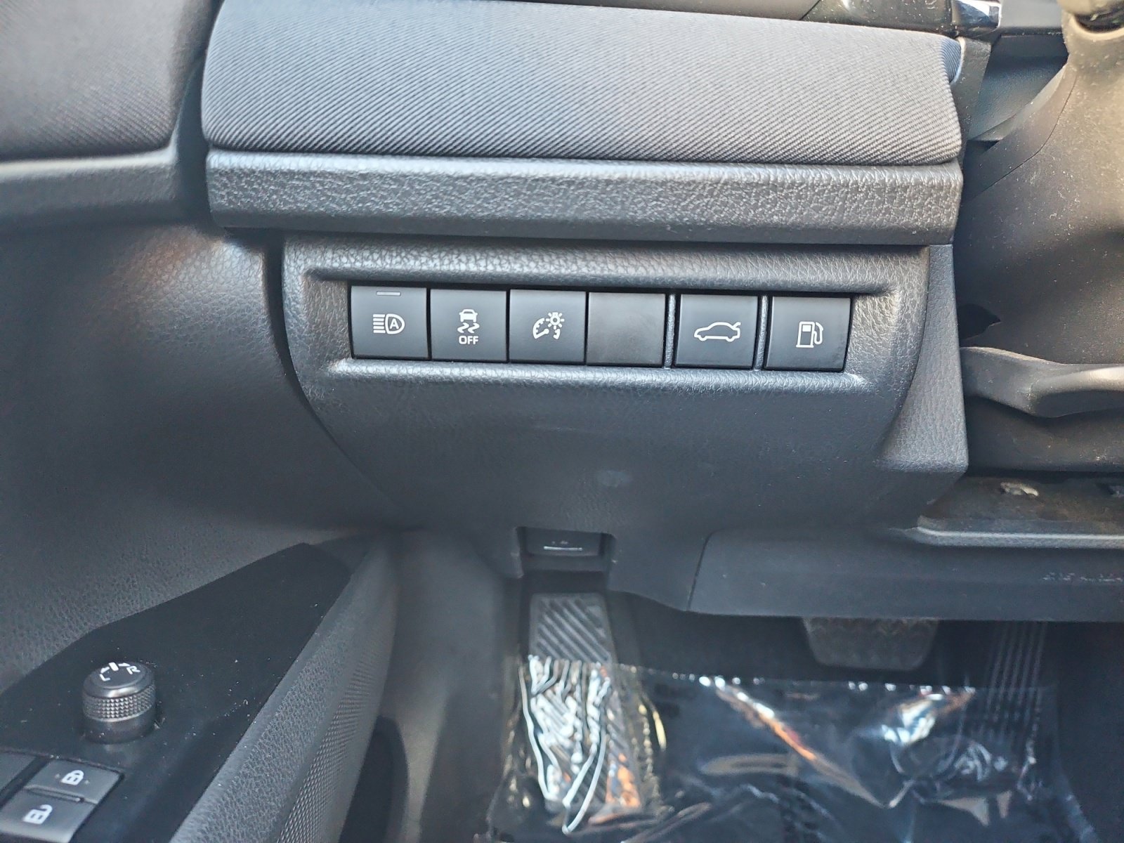 Used 2025 Toyota Camry LE FWD image 33