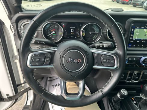 Used 2022 Jeep Wrangler Unlimited Sahara w/ Cold Weather Group image 15