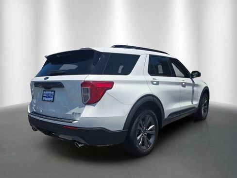 Used 2021 Ford Explorer XLT w/ Equipment Group 202A AWD/4WD image 5