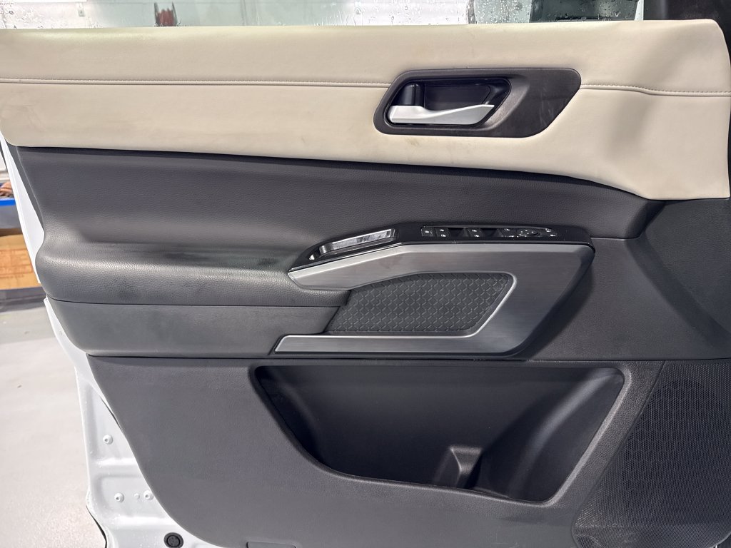 Used 2026 Nissan Pathfinder SL FWD image 30