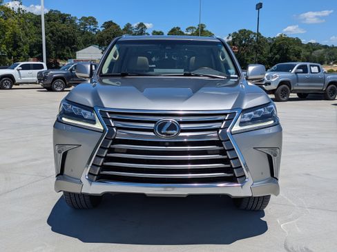 Used 2021 Lexus LX 570 4WD w/ Luxury Package image 8