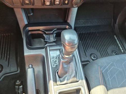 Used 2018 Toyota Tacoma TRD Off-Road AWD/4WD image 12
