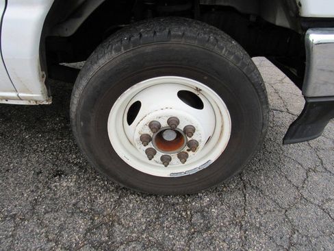 Used 2023 Ford E-450 and Econoline 450 Super Duty w/ Power Windows & Locks Group image 10