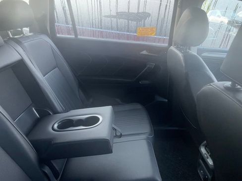 Used 2024 Volkswagen Tiguan SE FWD image 8