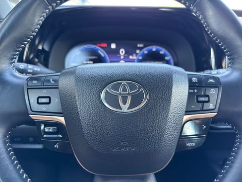 Used 2025 Toyota Crown Signia AWD/4WD image 26