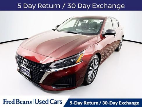 Used 2024 Nissan Altima 2.5 SV FWD image 3