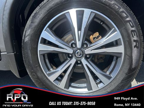 Used 2019 Nissan Rogue SV w/ Sun & Sound Touring Package AWD/4WD image 8