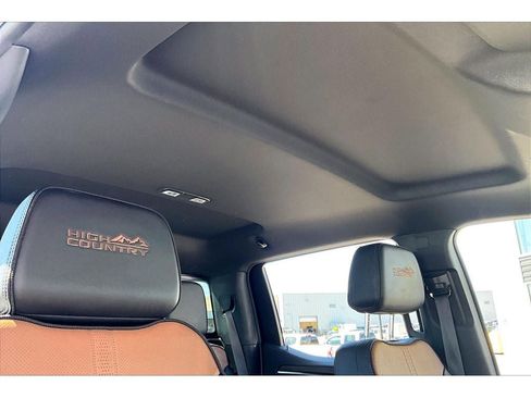 Used 2024 Chevrolet Silverado 1500 High Country w/ Technology Package AWD/4WD image 18