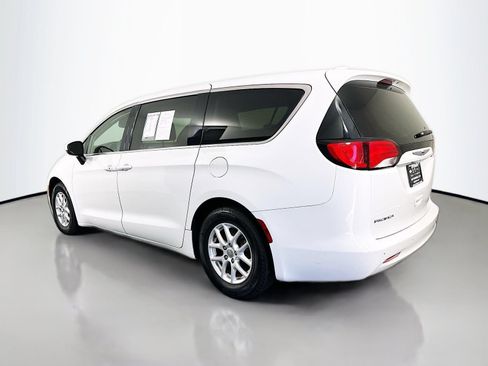 Used 2018 Chrysler Pacifica LX FWD image 5