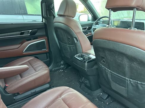 Used 2023 Kia Telluride EX w/ EX Captain's Chair Package AWD/4WD image 11