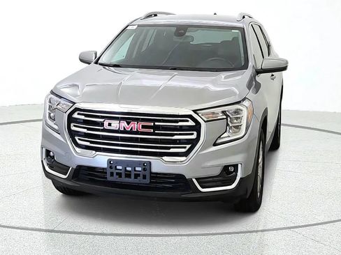 Used 2024 GMC Terrain SLT AWD/4WD image 3