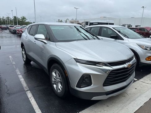 Used 2020 Chevrolet Blazer LT FWD image 2