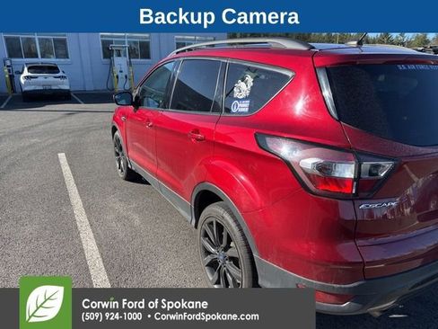 Used 2017 Ford Escape SE w/ SE Sport Appearance Package image 2