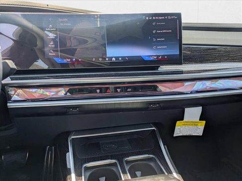 New 2025 BMW i7 xDrive60 image 11