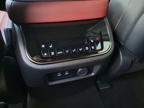 New 2026 INFINITI QX80 Autograph w/ Premium Cargo Package image 15