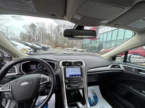 Used 2020 Ford Fusion SE image 24