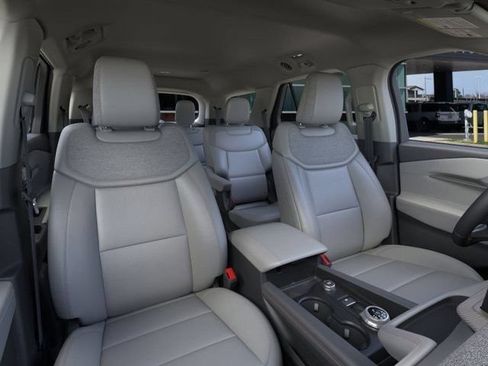 Used 2026 Ford Explorer Active w/ Active Comfort Package RWD image 10