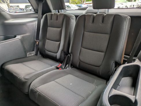 Certified 2018 Ford Explorer XLT FWD image 14