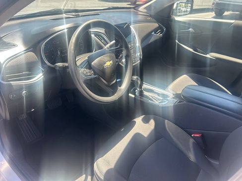 Used 2020 Chevrolet Malibu LT FWD image 24