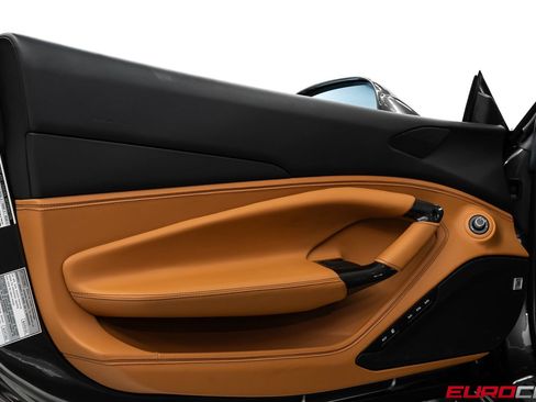 Used 2021 Ferrari F8 Tributo RWD image 27