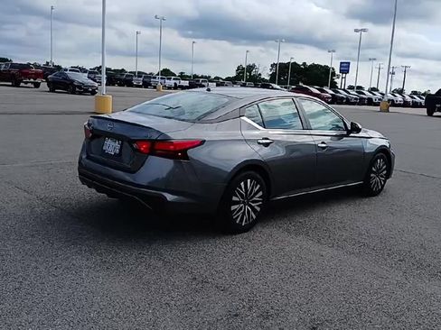 Used 2023 Nissan Altima 2.5 SV FWD image 8