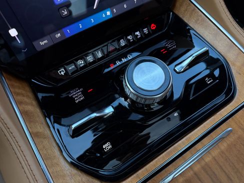 Used 2022 Jeep Grand Wagoneer Series III w/ Rear Seat Video Group 1 image 48