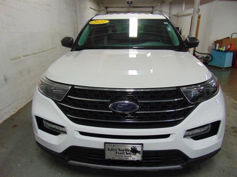Used 2023 Ford Explorer XLT w/ Equipment Group 202A image 3