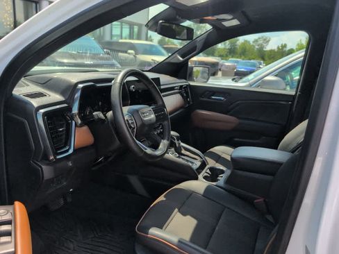 Used 2024 GMC Canyon AT4 w/ Canyon Safety Plus Package AWD/4WD image 9