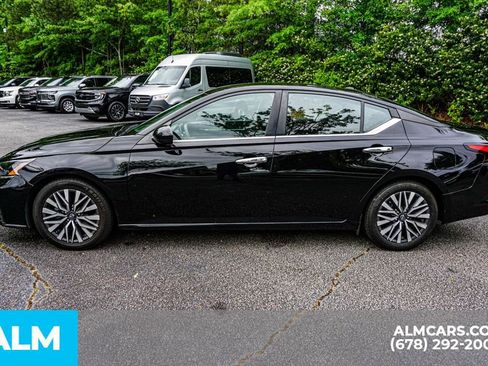 Used 2023 Nissan Altima 2.5 SV FWD image 7